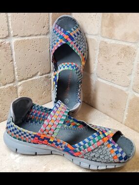 bernie mev. Gray Multi-Color Woven Mary Jane Comfort Shoes Size 7- 7.5 (EU38)